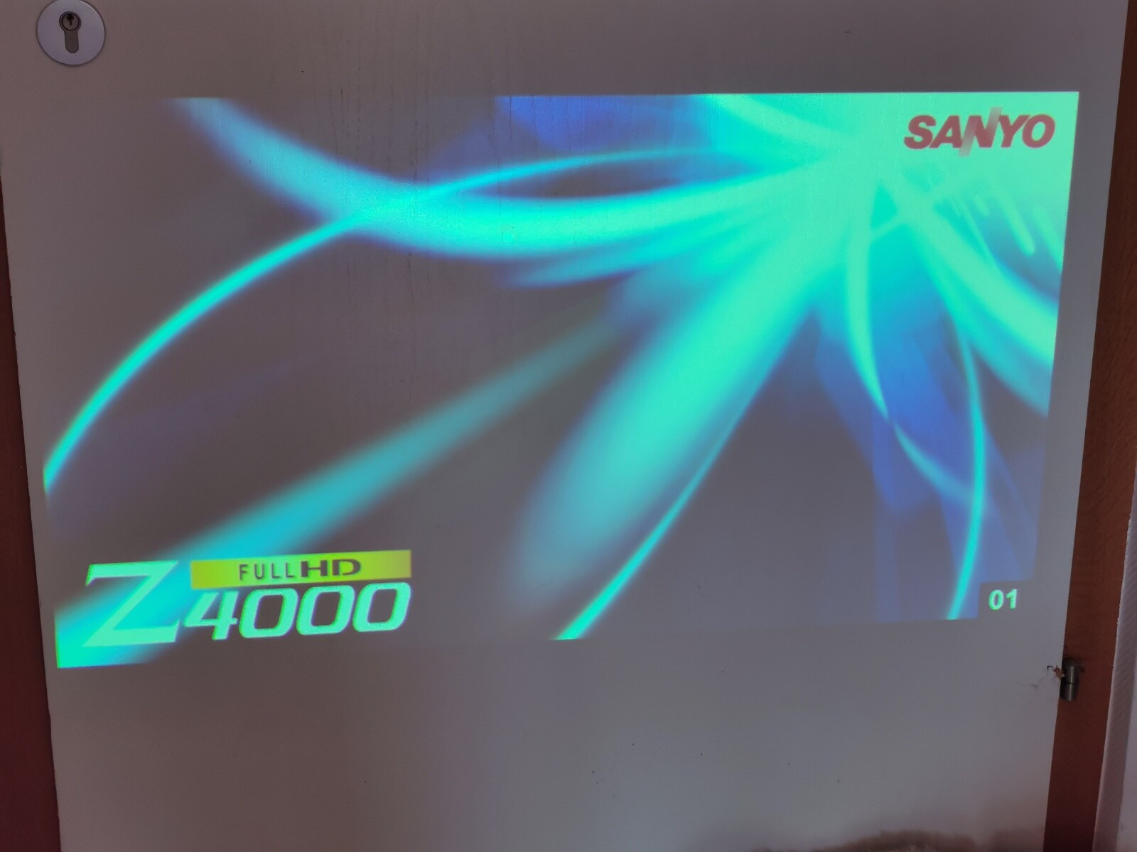 Full HD Beamer TOP Sanyo PLV Z 4000
