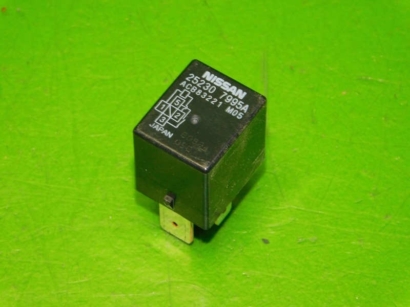 14-17 Infiniti QX50 OEM 25630-79960 12V multi purpose relay control Nissan