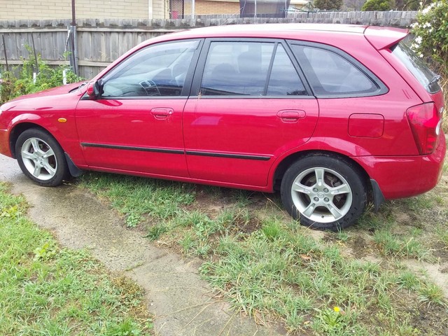 Mazda 323 2003