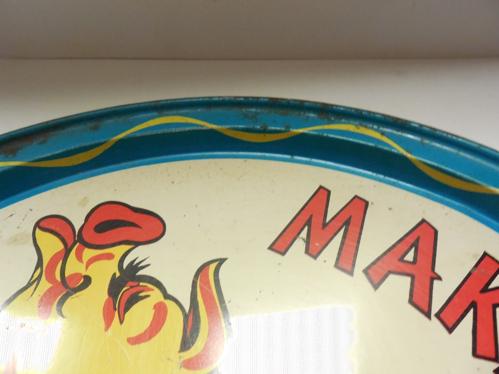 Vintage ~MAKIN BACON~ Round Metal Tray Wall Plate 1970's Humor Funny Joke 12.75