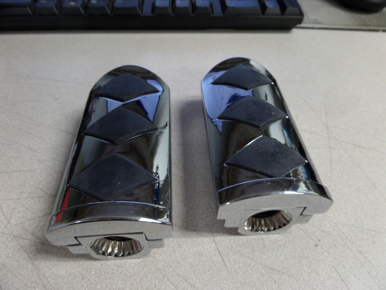 it NOS Drag Specialties Chrome Diamond Foot Peg Body Ducati