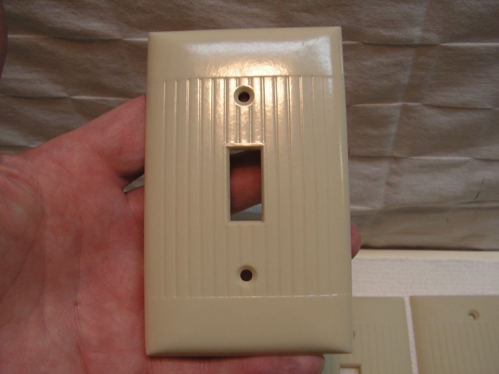 Vintage 8 Sierra Ivory Ribbed MIxed Switch Cover Plates with 12 Screws.