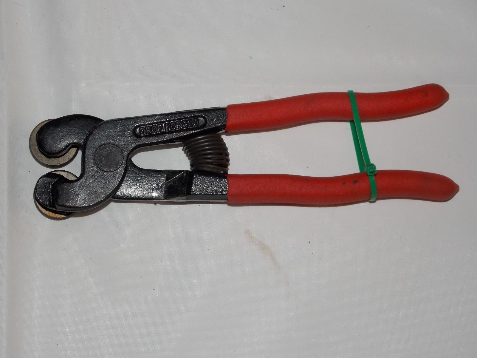 WHEELED MOSAIC GLASS CERAMIC TILE CUTTER PLIERS (lot162)