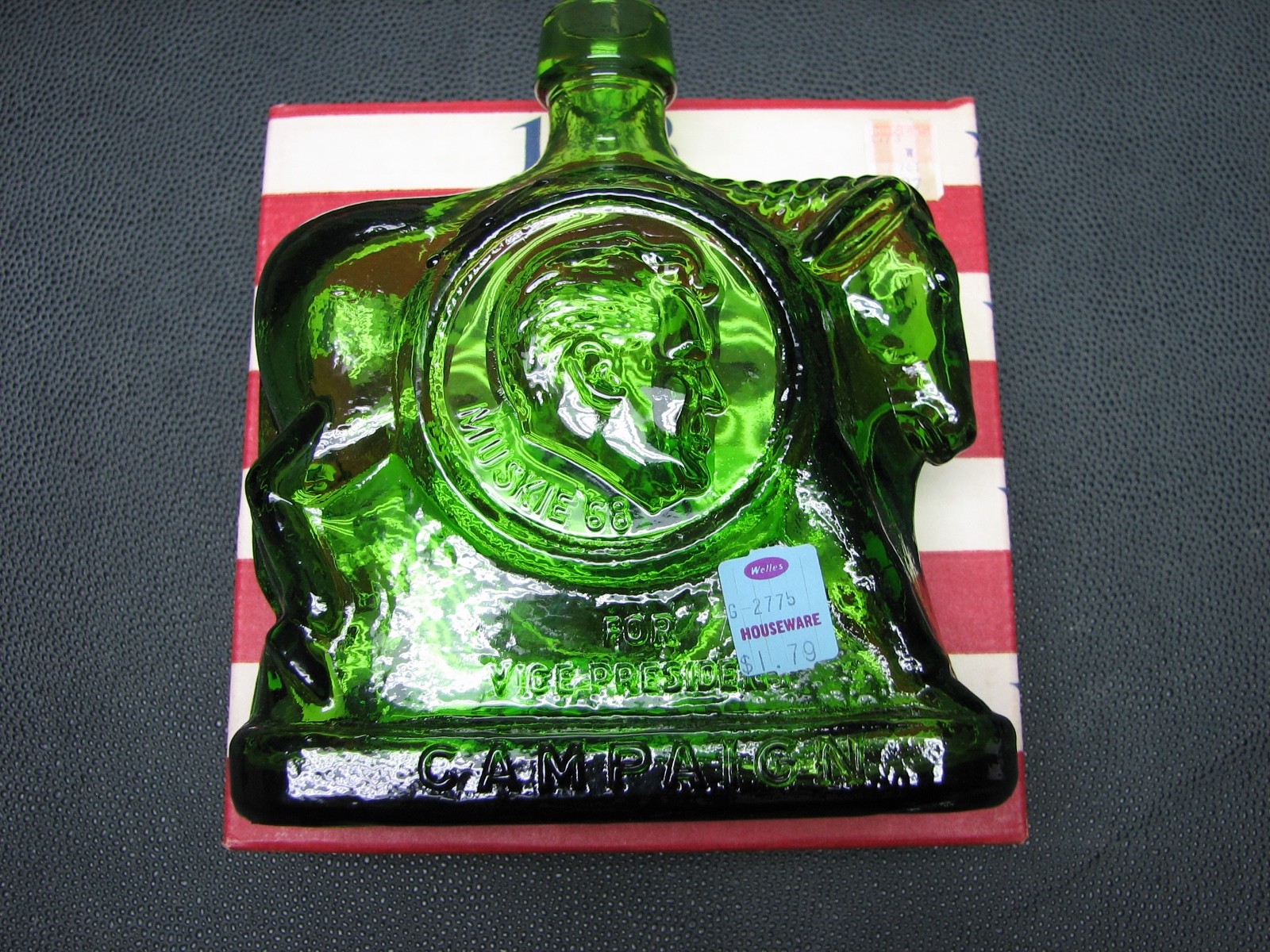 VINTAGE 1968 HUMPHREY-MUSKIE GREEN DEMOCRATIC CAMPAIGN BOTTLE IN ORIGINAL BOX