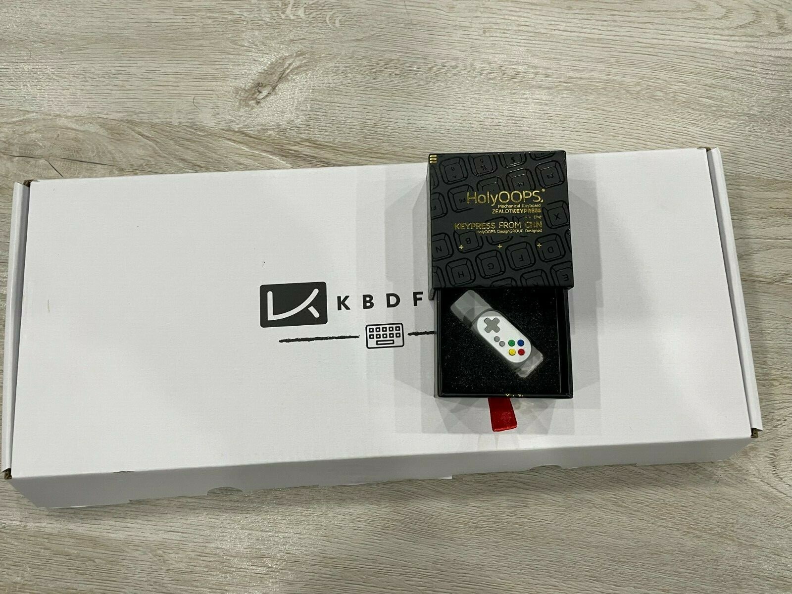 NP ELECTRONIC GAME KEYCAPS SET + Holyoops Game Keypad Artisan Key