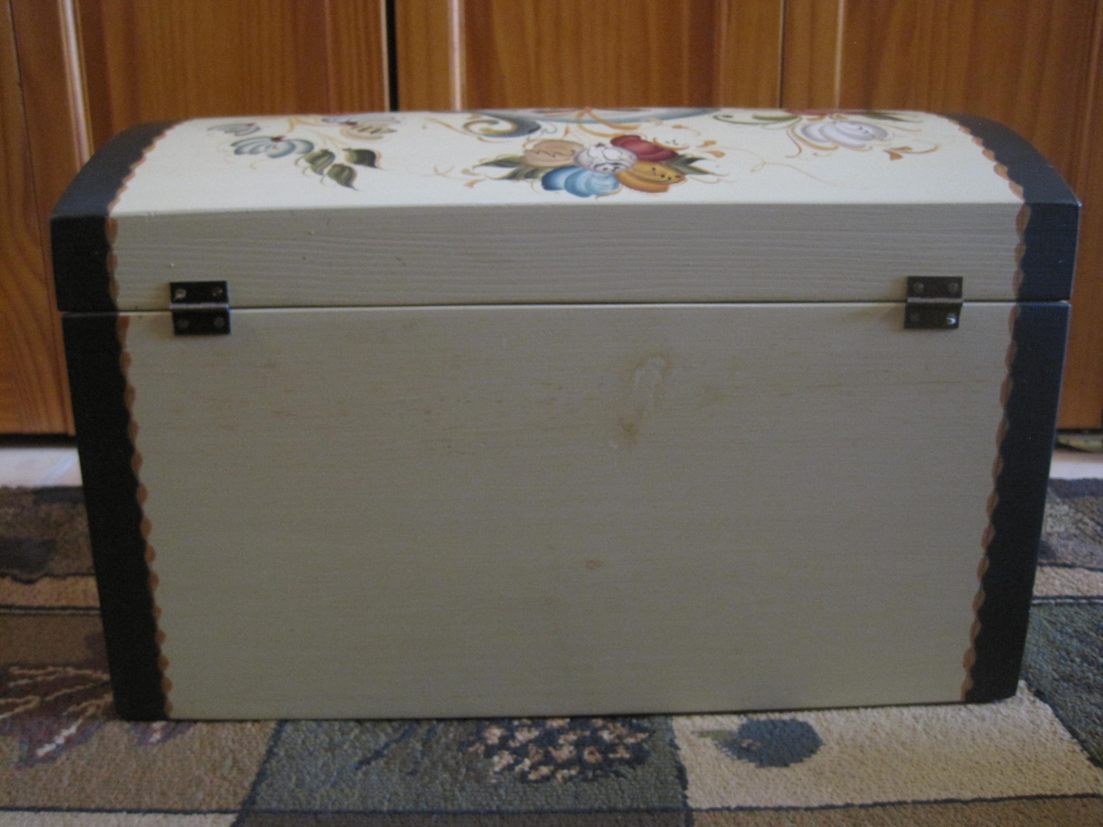 Beautiful LARGE Hand Painted ROSEMALING Wooden Storage Box CHEST 17
