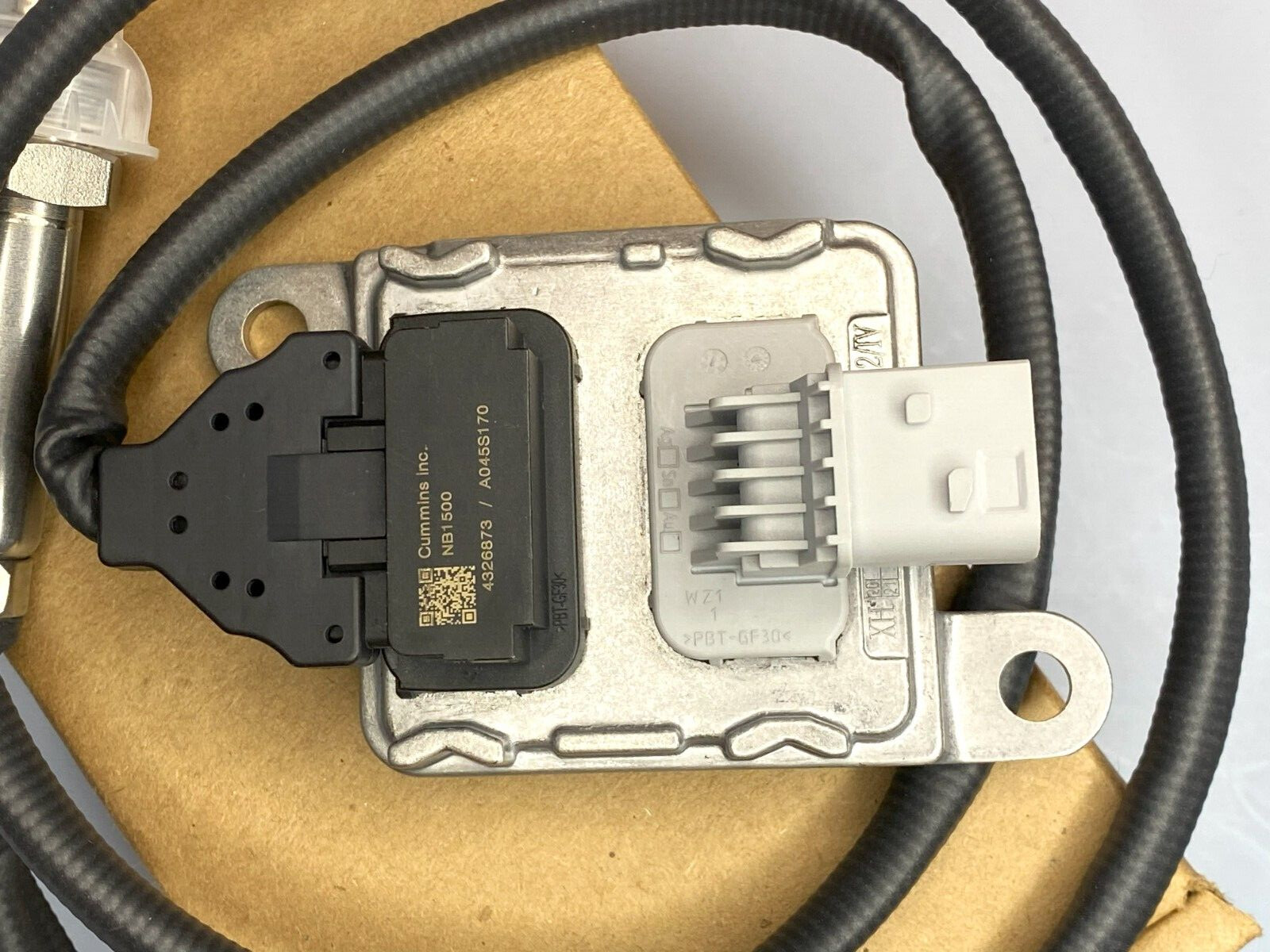 『CHROME BONE PRONE I』 F3 Chrome Knee Accent Kit - WrapMySpyder.com