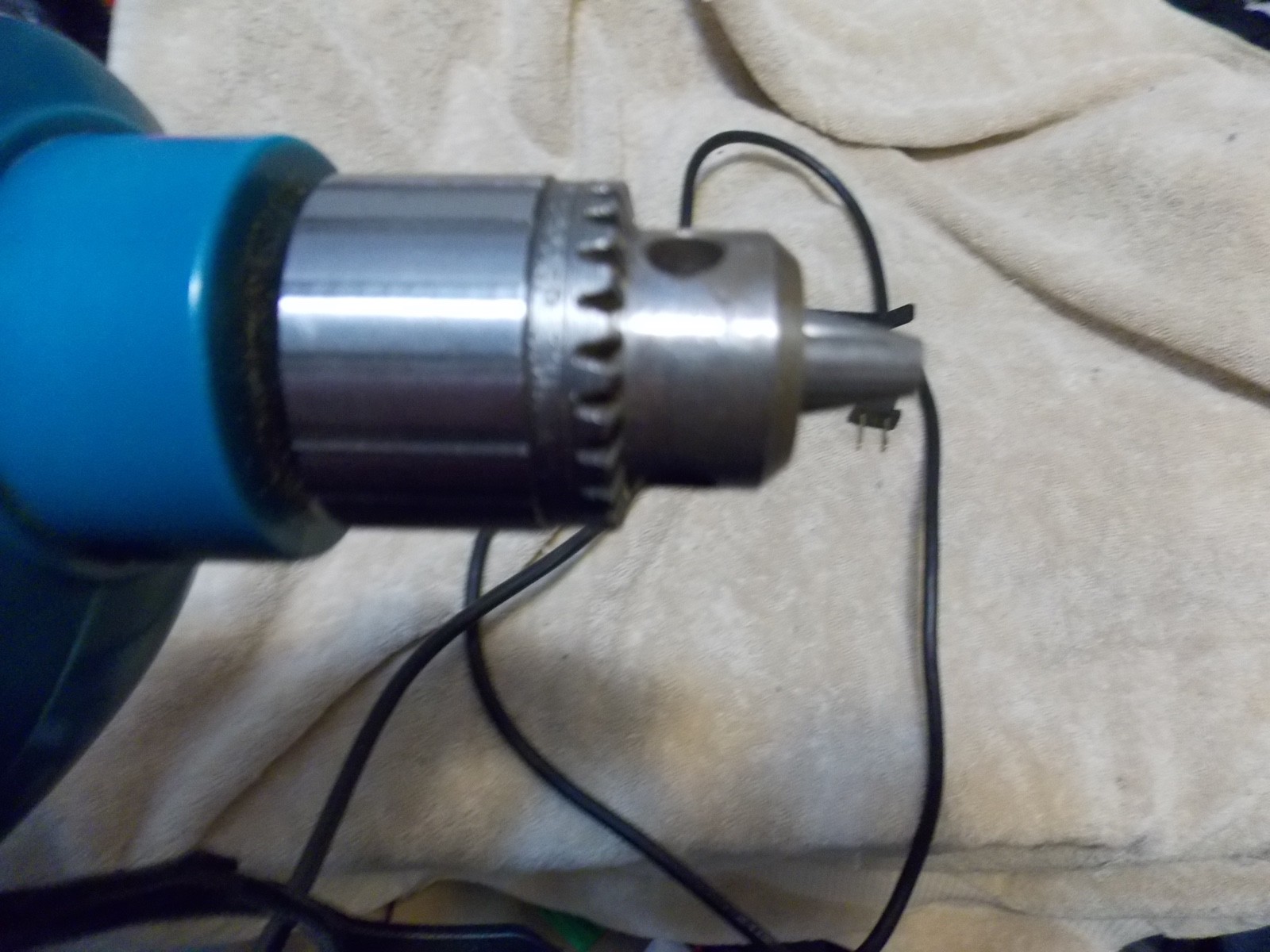 MAKITA 3/8-INCH CORDED FORWARD/REVERSE  DRILL MODEL 6404 2.8A 0-2100