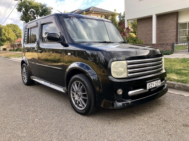 Nissan cube rider