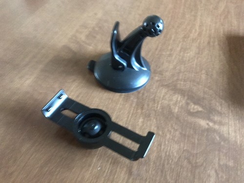 Garmin nüvi 1300 Gps Bundle.  Automotive Mountable