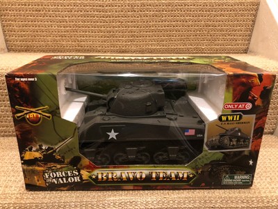 Unimax Forces Of Valor Bravo Team 1:18 U.S. M4A3 Sherman No. 71607