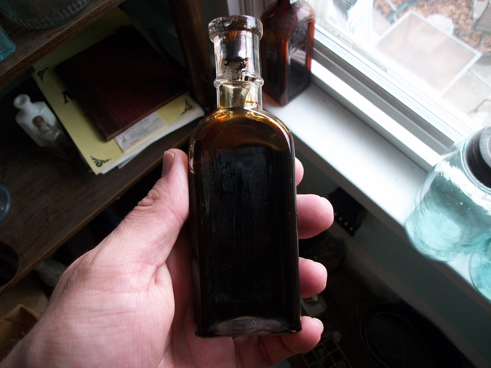 THE BLOODINE CORPORATION 1890 ERA CORKTOP MEDICINE WITH CONTENTS