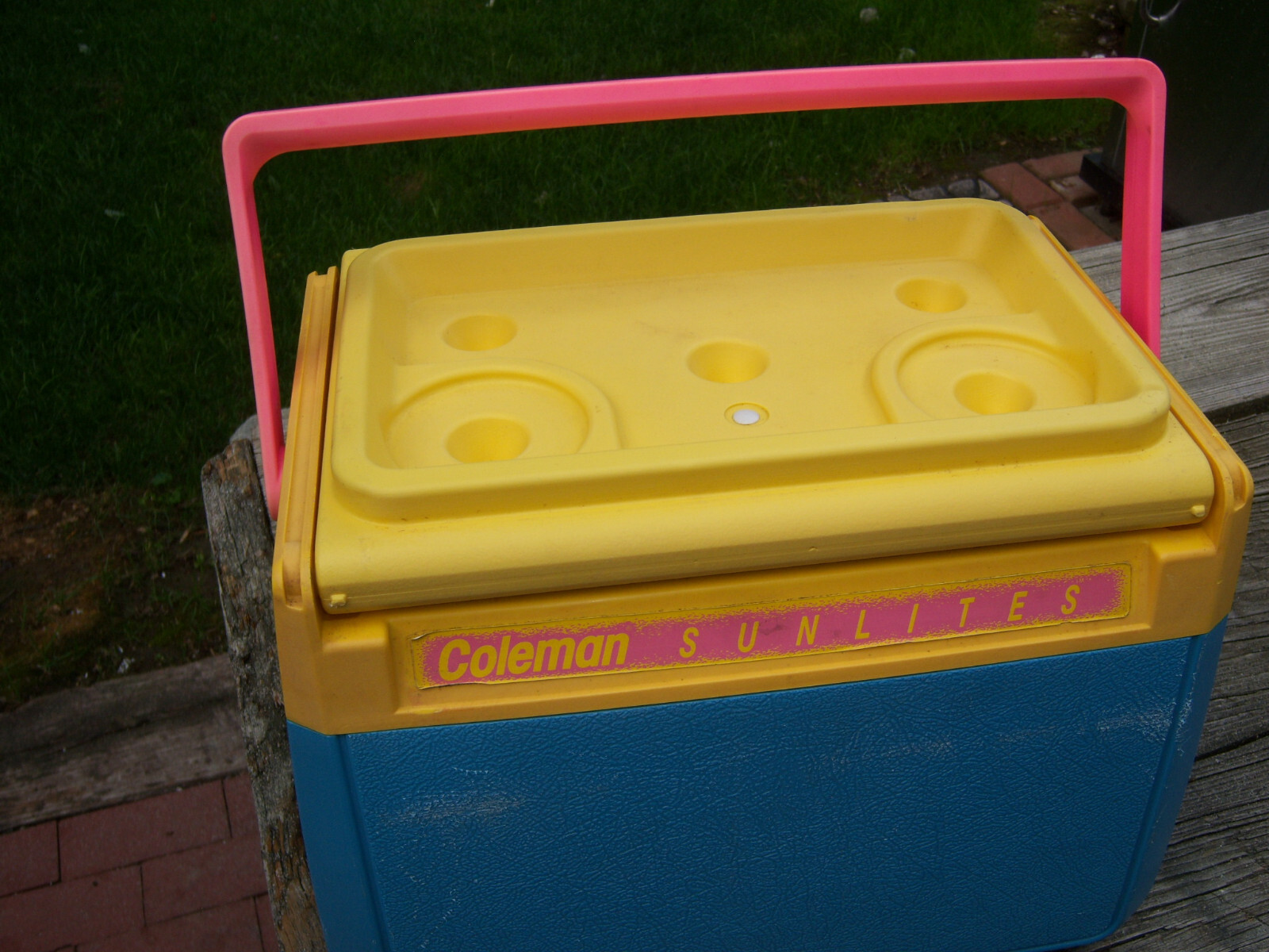 Vintage Coleman Sunlites 5210 Flip Lid Cooler Retro Cup