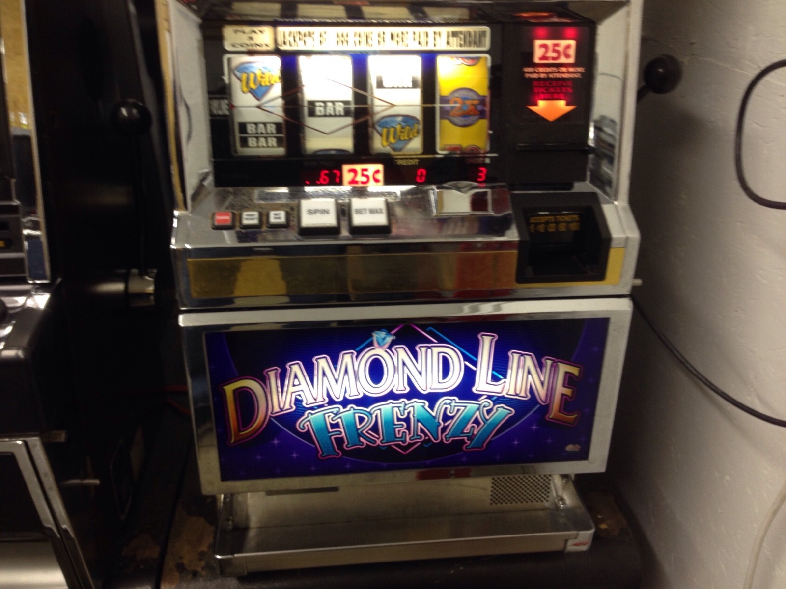 Bally 6000 Diamond Line Frenzy SLOT MACHINE