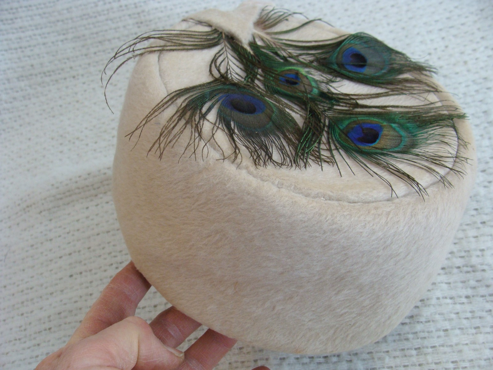 Vintage Beige Women's Pill Box Hat Peacock Feather Trim Costume Retro Fur Felt