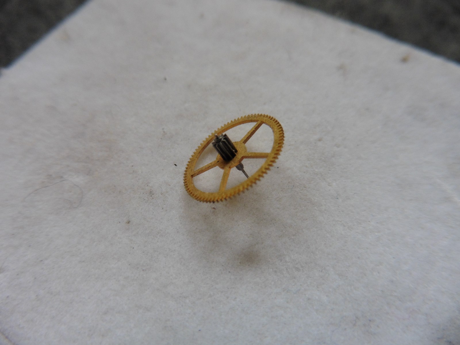 hamilton pocket watch part, 992 4th gear with seconds pinion