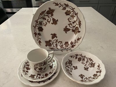 J & G MEAKIN Royal Staffordshire English Ironstone 40-piece set Windsong Brown