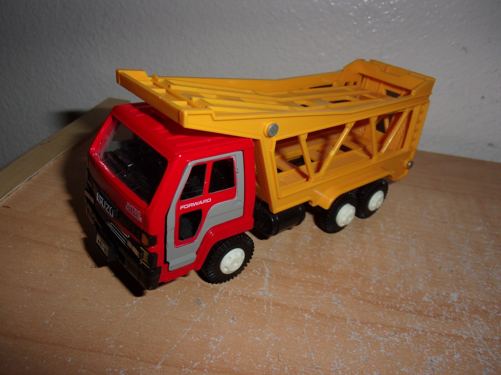 ミニカー　いすゞ117クーペ　YONEZAWA TOYS 日本製 ミニカー いすゞ117クーペ YONEZAWA TOYS 日本製
