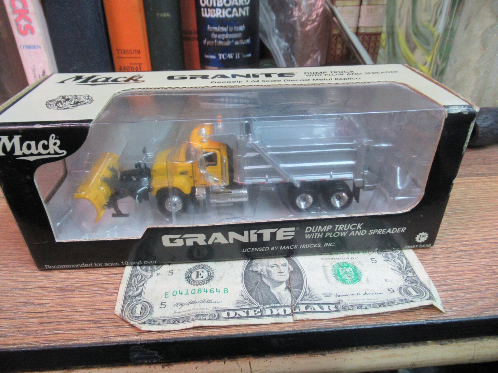ミニカー 1st gear MACK GRANITE WITH 28 TRAIT First Gear 1/34 Mack Granite Dump Truck Diecast Metal