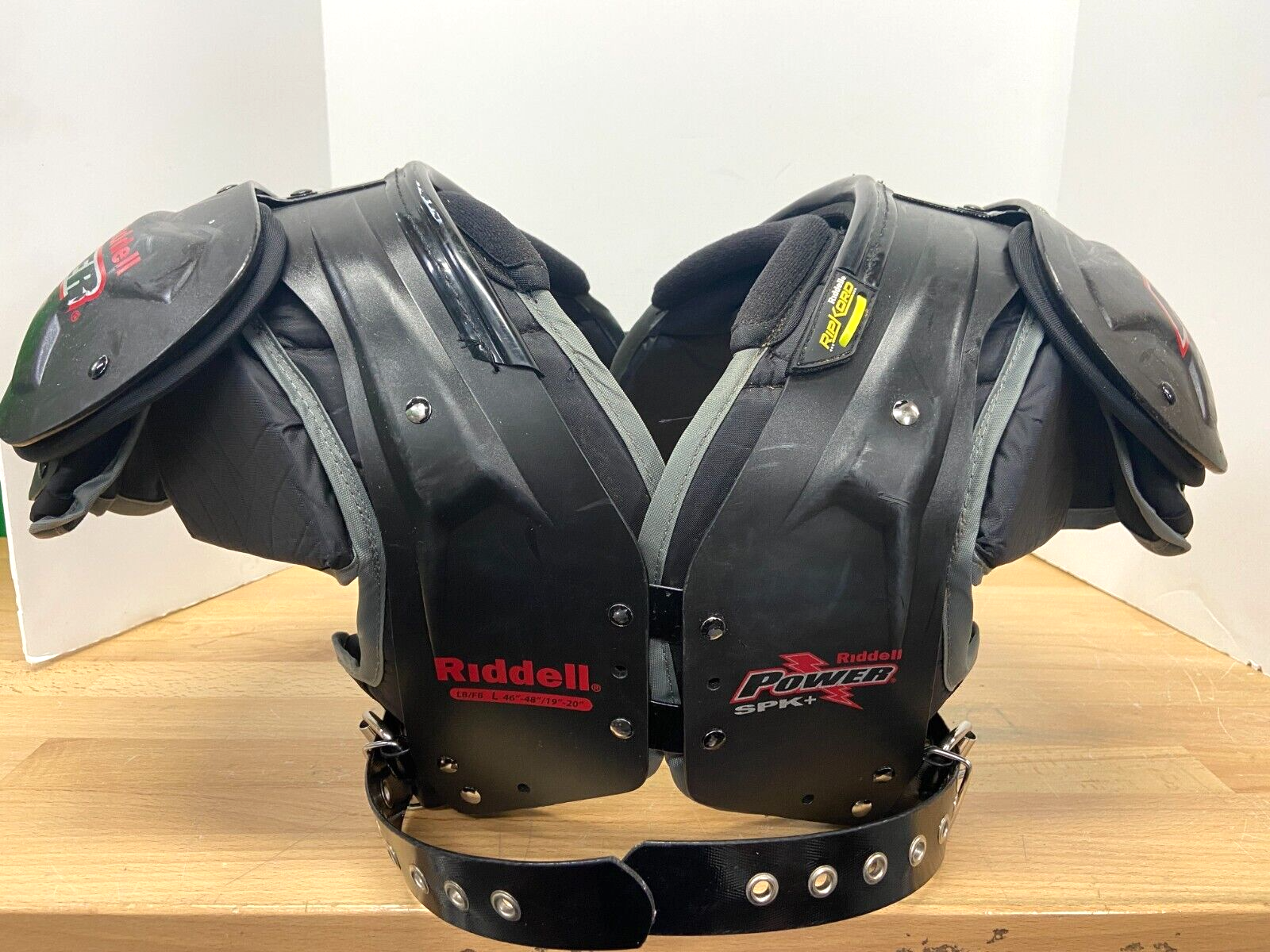 アメリカンフットボール　Riddellショルダー　Sサイズ アメリカンフットボールRiddellショルダーSサイズ