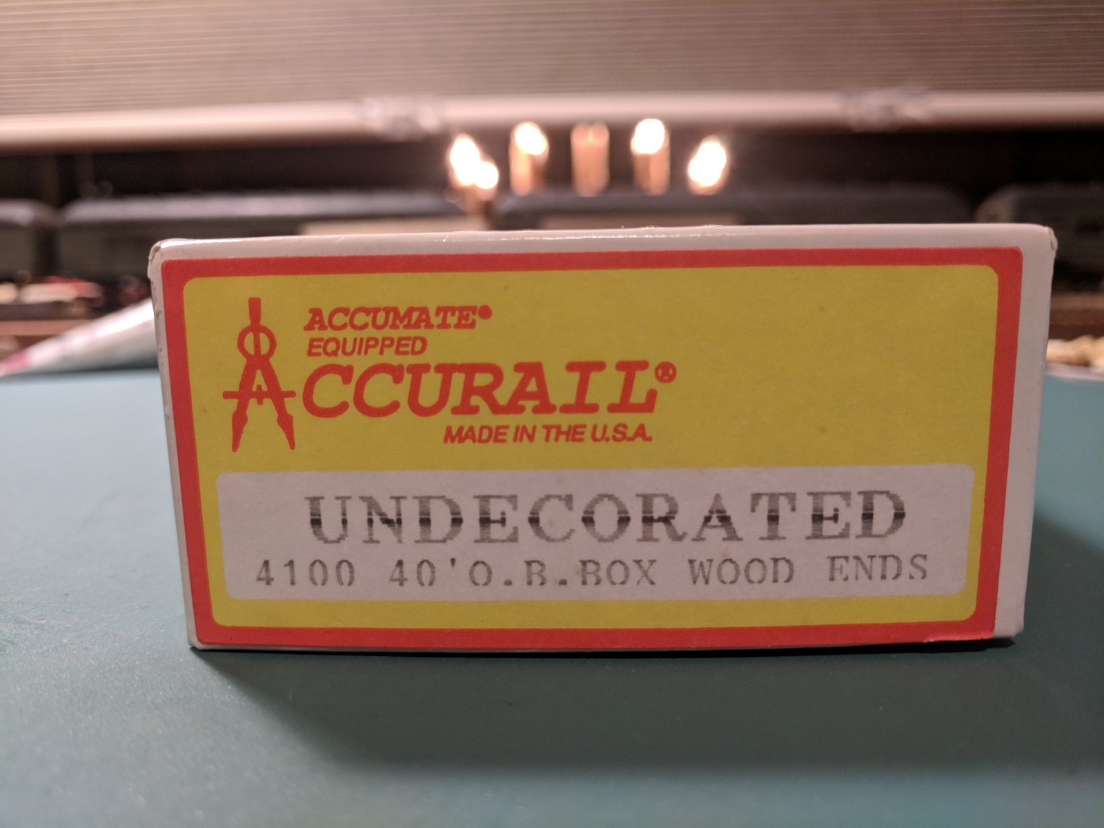 Accurail #4100 40' Outside-braced Wood Box Car, Undecorated
