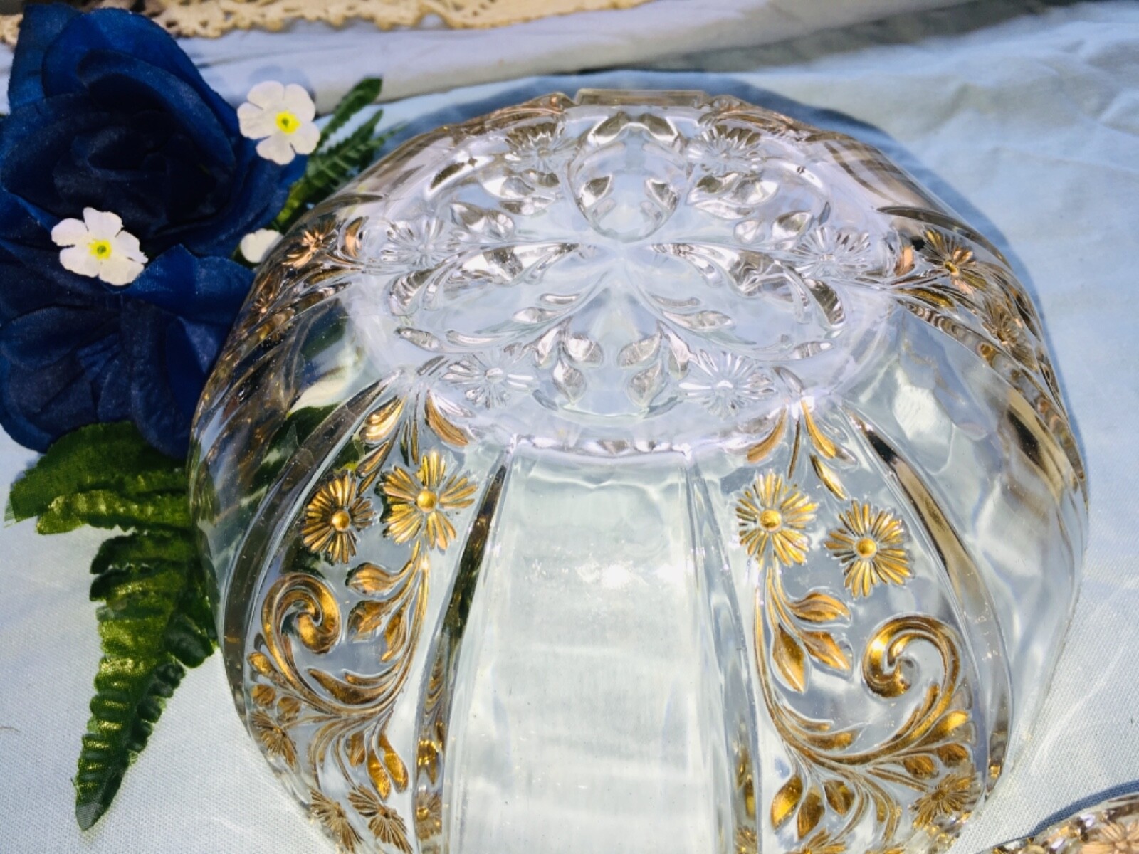 EAPG CRYSTAL BOWL W 4 BERRY BOWLS INTAGLIO DAISY INVERTED GOLD GILDED PATTERNED