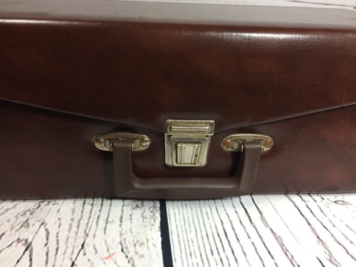 8 Track Carrying Case (holds 24) with 13 Tapes + Bonus item