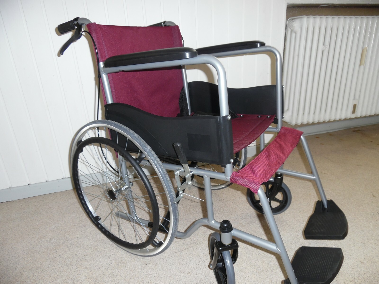 Antar AT52316 Faltbarer Leichtgewicht-Rollstuhl Aus Aluminium - Max. 100kg, Verstellbare Fußstützen