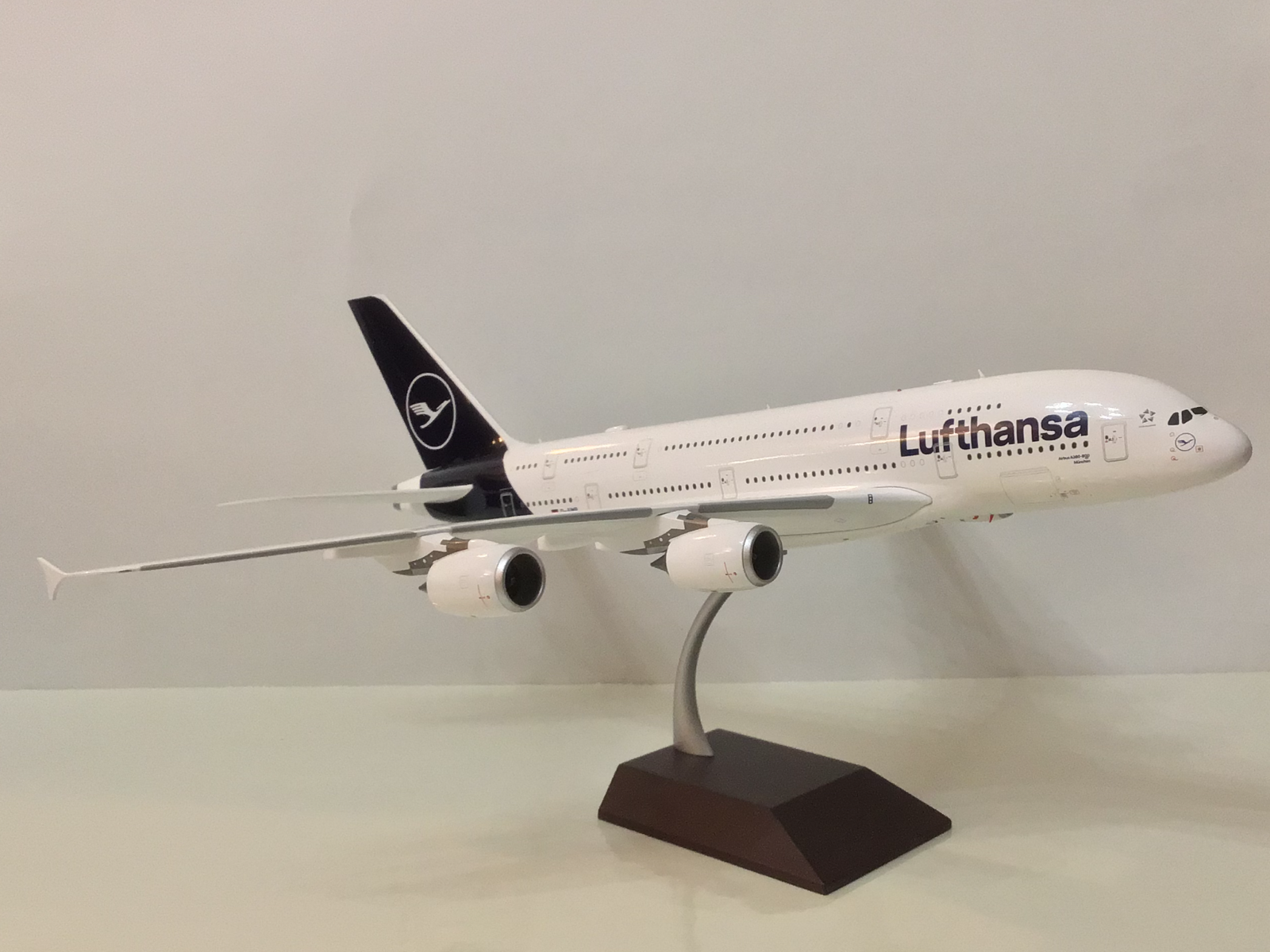 Amazon.com: GeminiJets Airbus A380 Commercial Aircraft