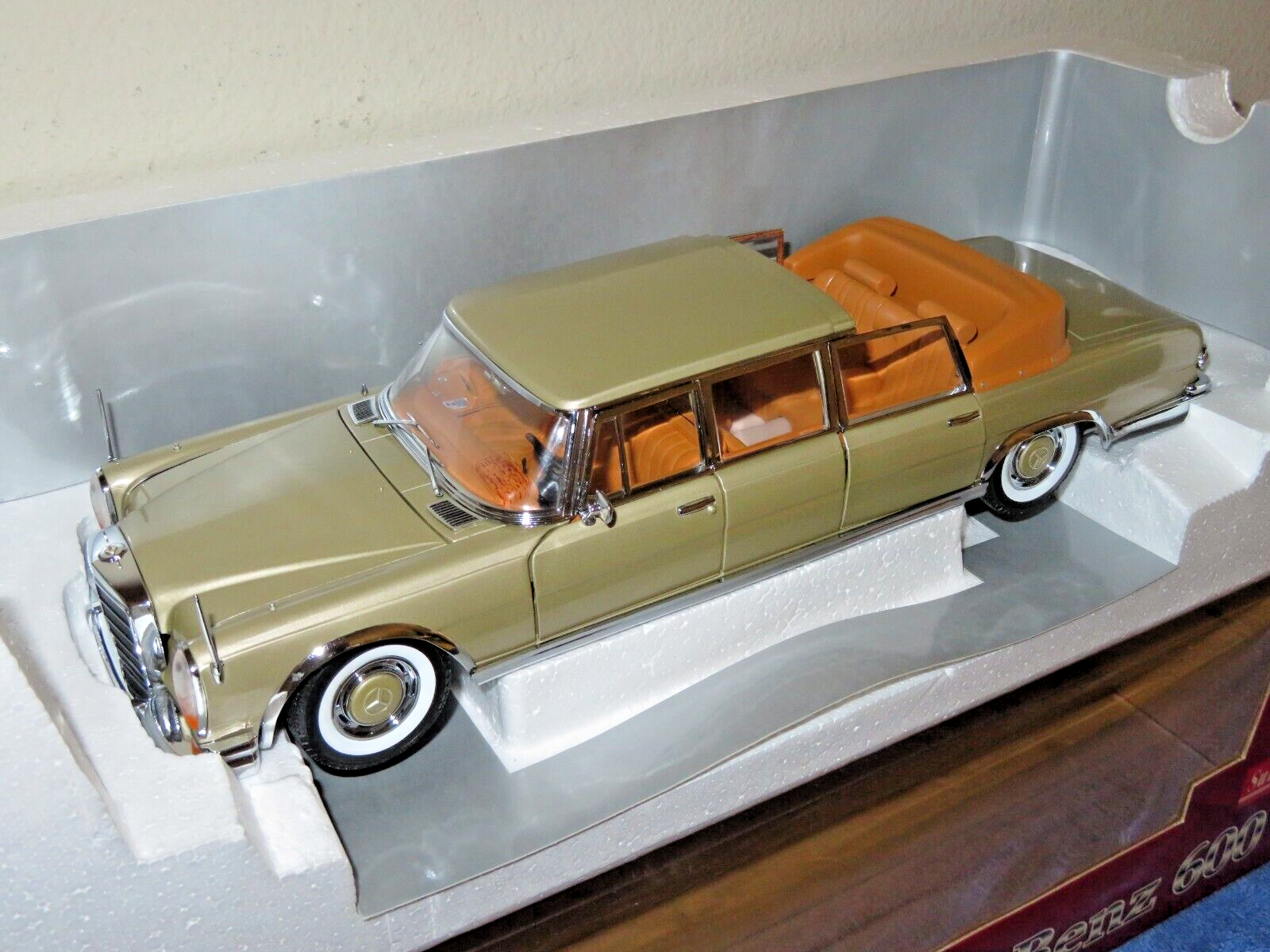 SUN STAR 1966 MERCEDES-BENZ 600 GOLD 1:18 OPENING HOOD