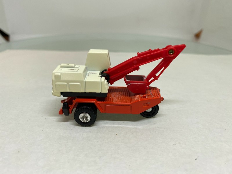 Tomica #51 Yutani Shovel Ty45 Red/Orange/White