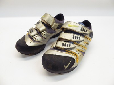nike acg mountain bike shoes