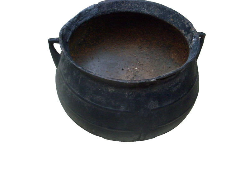 CAULDRON, RARE, NO. 6, 3 GALLON, 3 LEGS, (MADE BY