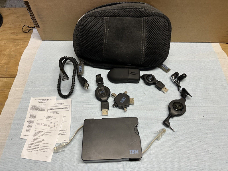 IBM Laptop Travel Accessories in Neoprene Bag: Retractibles Mouse, USB