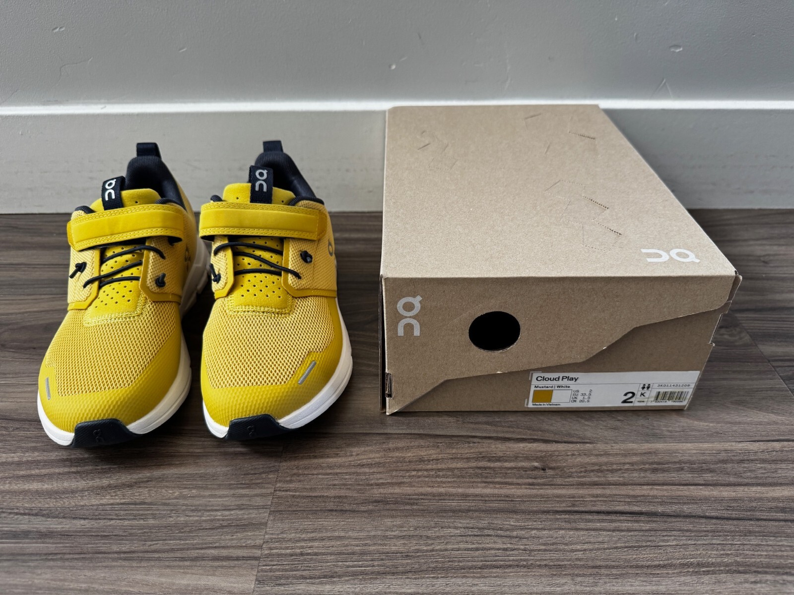 On Cloud Play Kids Sneakers Size 2 Mustard/White – New in