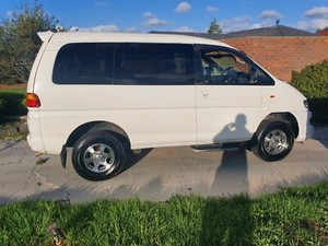 Mitsubishi delica 2002