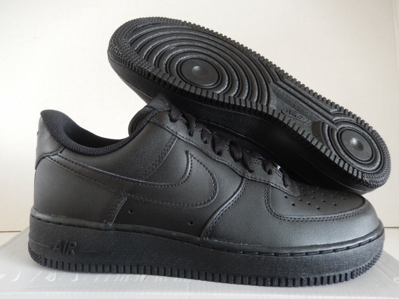 NIKE AIR FORCE 1 07 