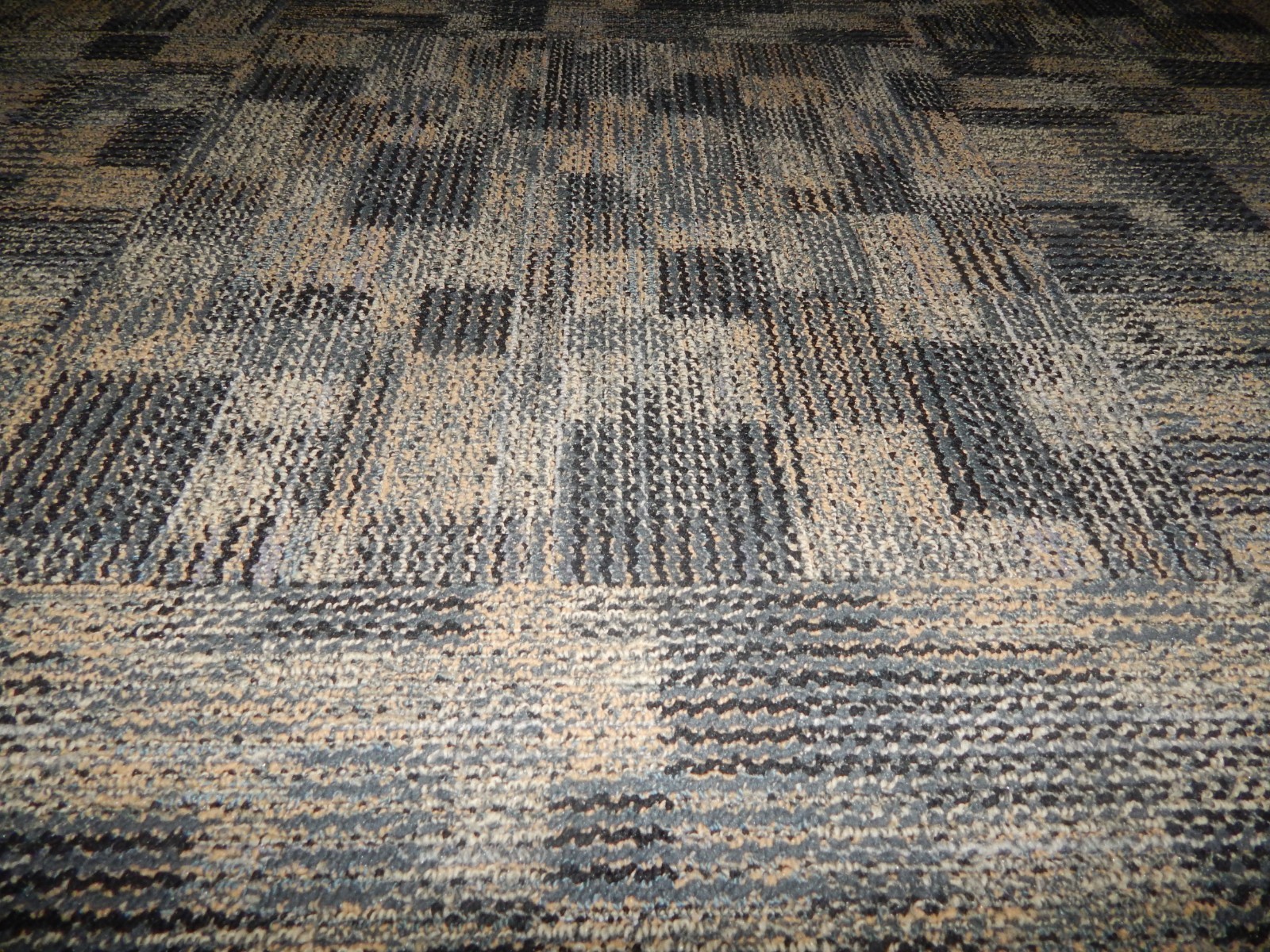 5 BOX  CARPET TILE 360 S/F Commercial Grade 100 % Nylon 24