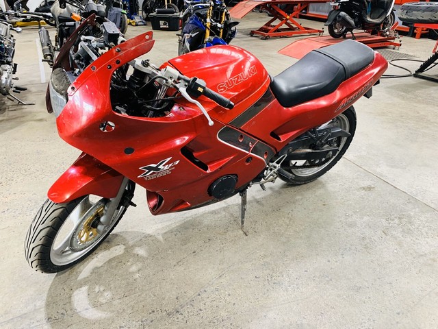 Suzuki gsx 250f