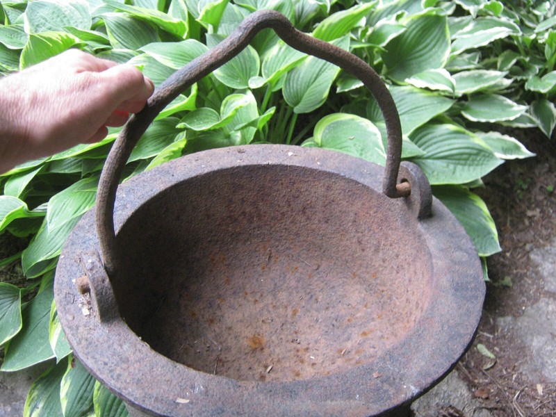 ANTIQUE COUNTRY HEARTH FIREPLACE CAST IRON POT COOKING CAULDRON SYRUP