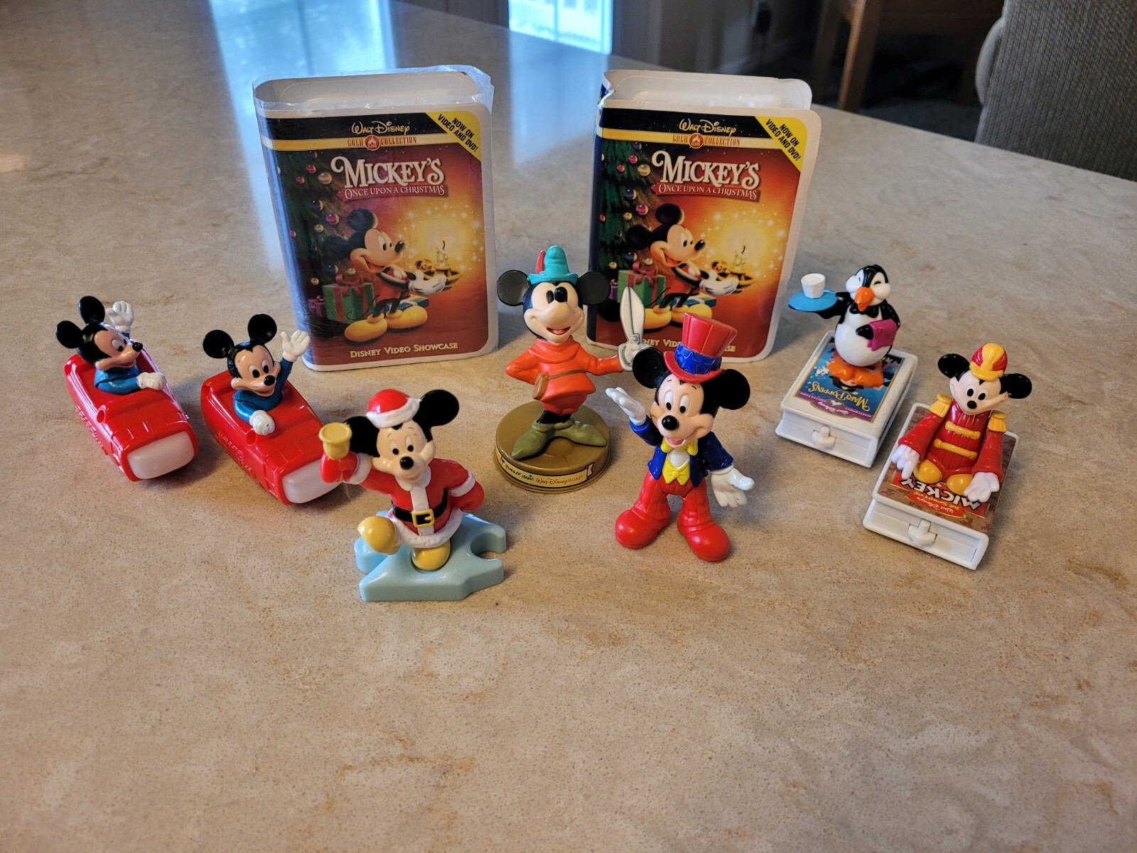 洋書 McDonald's Happy Meal Toys McDonald's® Happy Meal® Toys Around the World – Schifferbooks