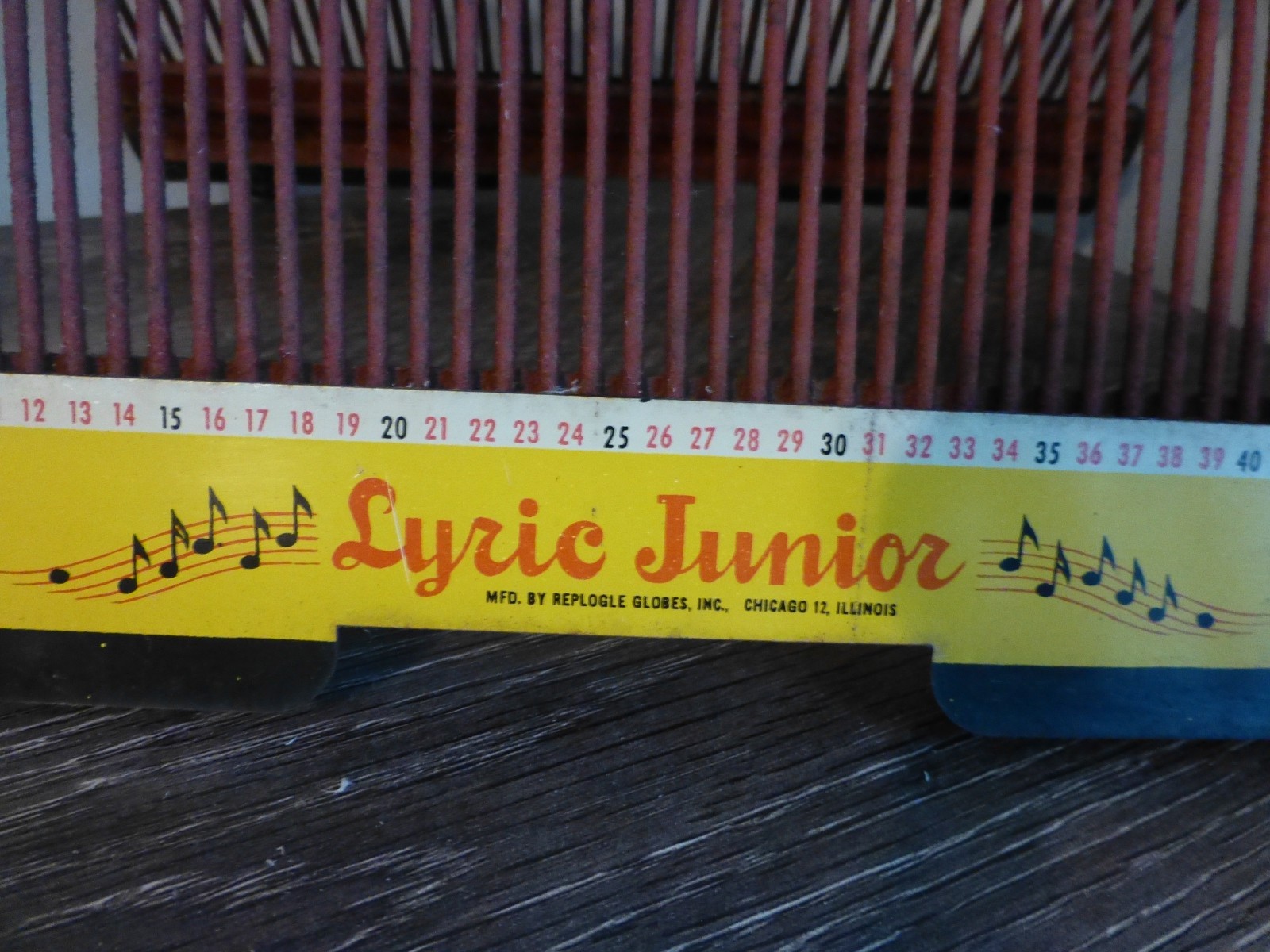 Lyric Junior Vintage Vinyl Record Holder - Metal Rack  45’s Mid Century Red