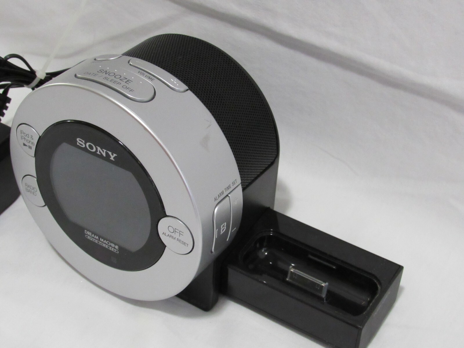 Sony Dream Machine Alarm Clock Radio ICF-C7iP w/30 Pin iPod/iPhone Dock  (3C2)