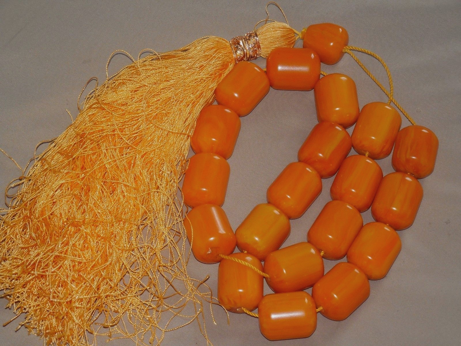VINTAGE EXTRA LARGE BUTTERSCOTCH AMBER BAKELITE WORRY BEADS 365 GRAMS TESTED
