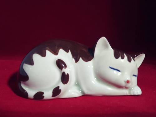 Vintage Takahashi SLEEPING CAT kitten Ceramic Potpourri Pomander Sachet Japan