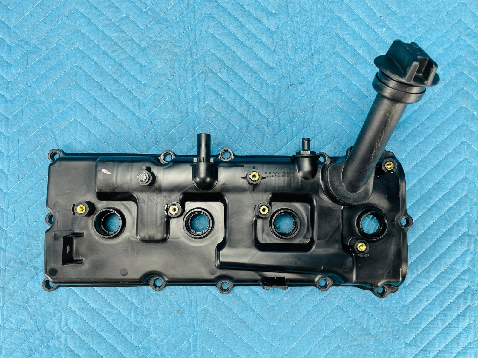 Genuine Nissan Infiniti Engine Valve Cover w/ Cap Passenger Genuine Nissan Infiniti Engine Valve Cover w/ Cap Passenger