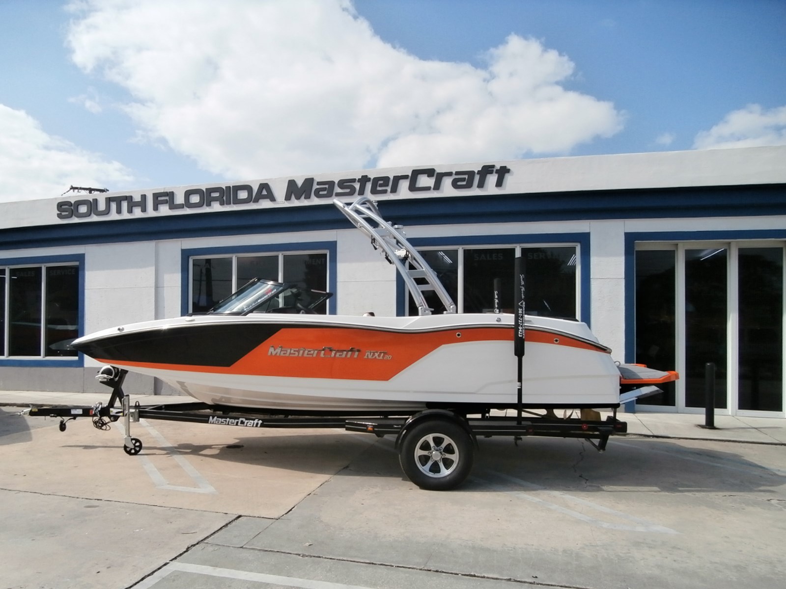 2017 MasterCraft NXT20 Wakeboard Wakesurf Crossover Watersport Boat