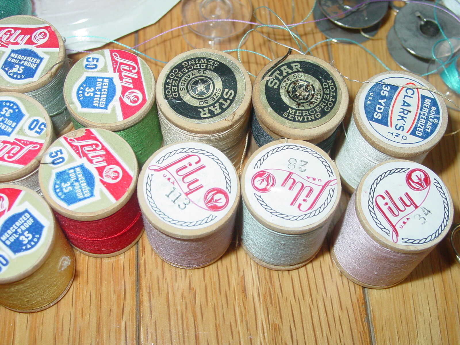 LOT VTG SEWING NOTIONS  NEEDLES THREADER  WOODEN SPOOLS SCISSORS BOBBINS