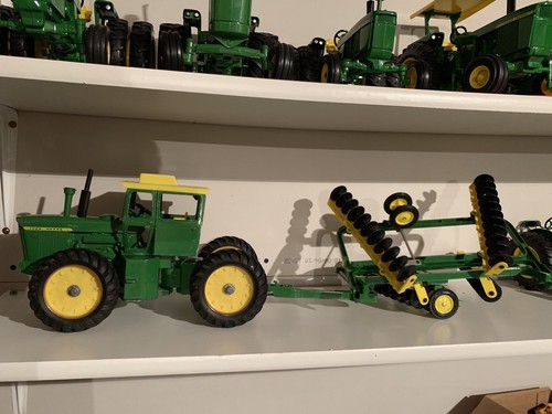 1/16 John Deere 7520 And Center Fold Yellow Gang Disc. Ertl Very Rare