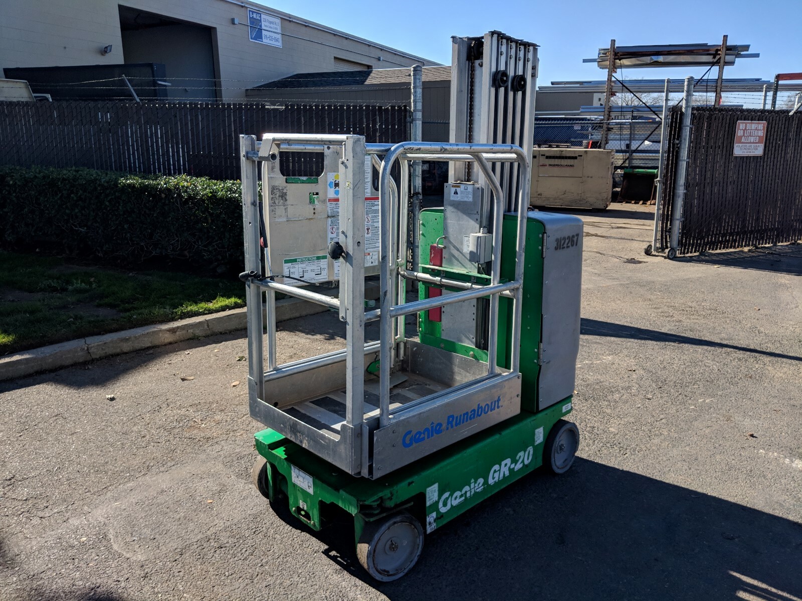 2010 Genie GR-20 20' Electric Mast Lift Personnel Man Aerial Manlift Platform